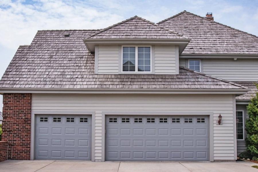 Stylish garage door upgrade for Florida homeowners