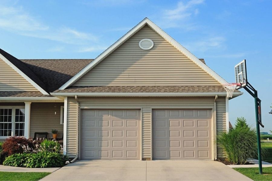 Contemporary flush‑panel garage door design for Florida houses