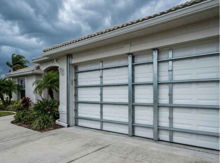 Florida garage door with heavy duty hurricane brace